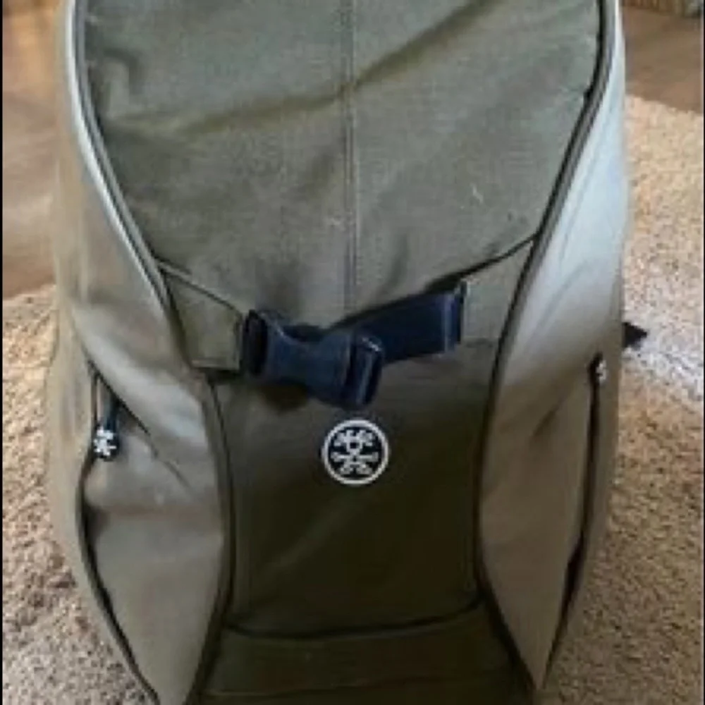 Crumpler Keystone Camera/Laptop Backpack - Picture 2 of 10